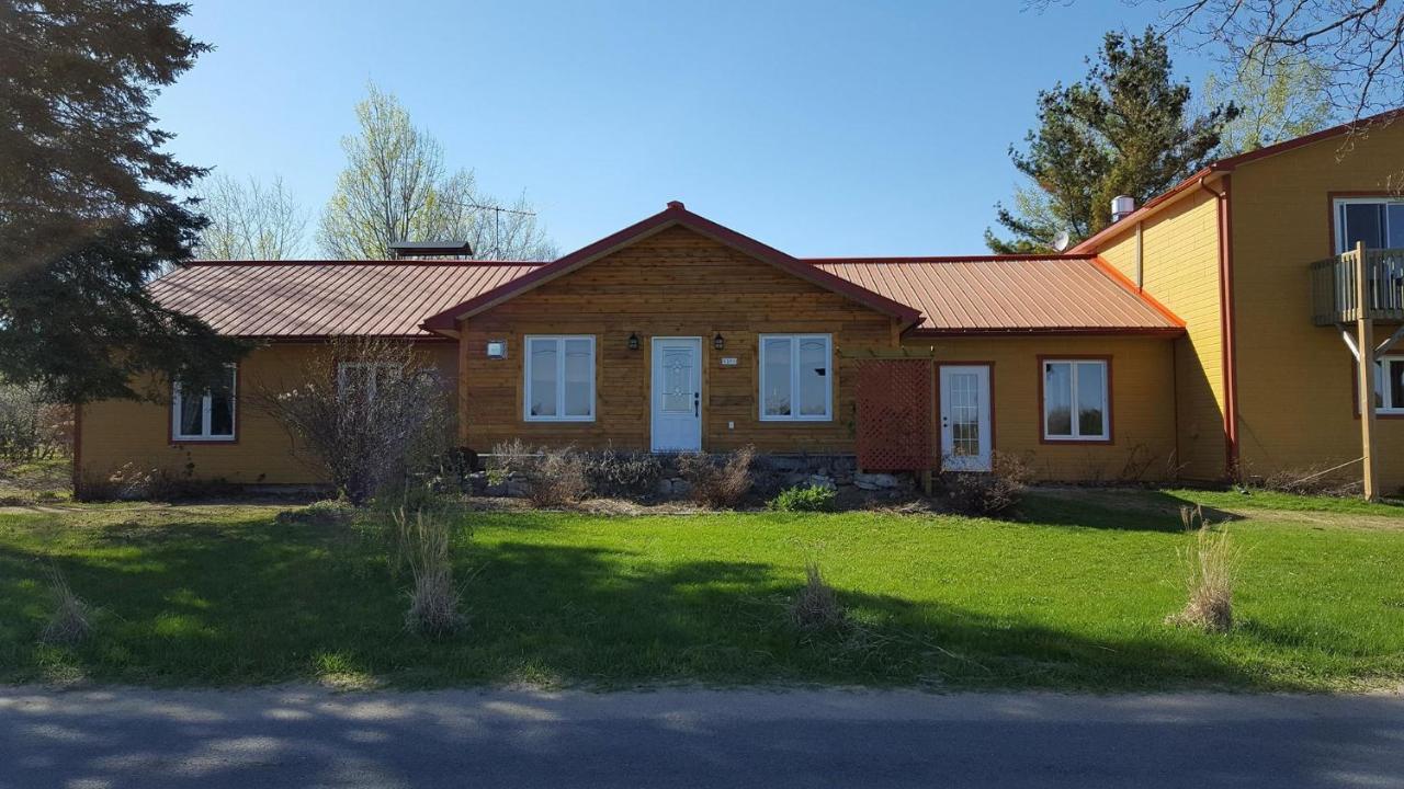 Auberge Ma Maison Sainte-Melanie Bagian luar foto
