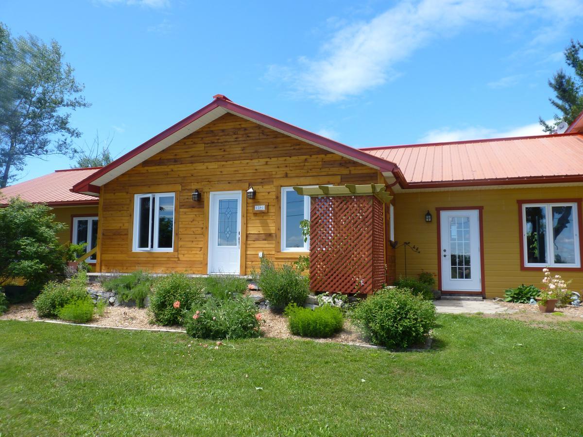 Auberge Ma Maison Sainte-Melanie Bagian luar foto